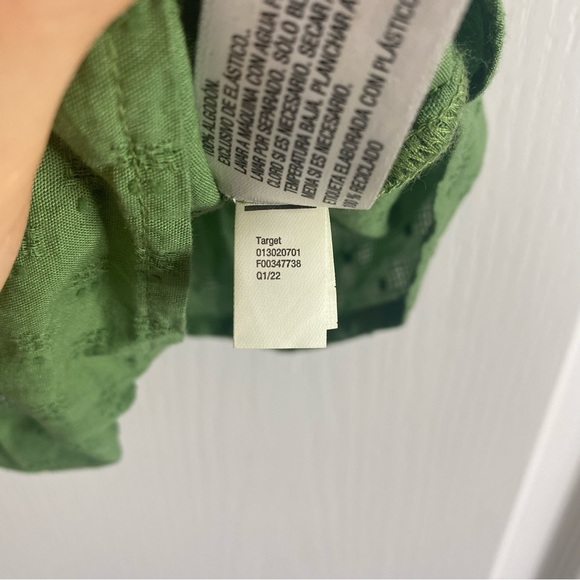 NWT Universal Thread large green blouse from Target. - Picture 8 of 8
